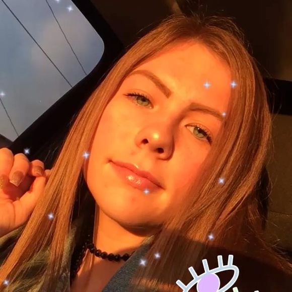 Profile Picture of Hallie Michulka (@halliemichulka) on Poshmark