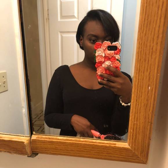 Profile Picture of Devinna Washington (@devinna) on Poshmark