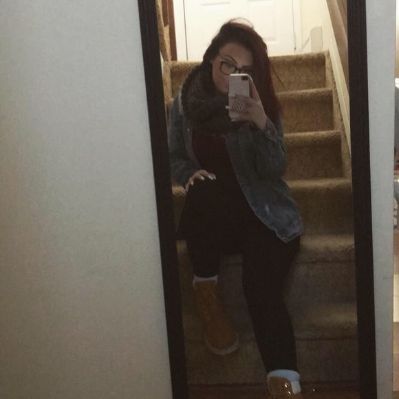 Profile Picture of Alexa Burns (@alexaburns6184) on Poshmark