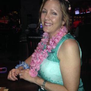 Profile Picture of Jackie Simon (@JackieBytheSea) on Twitter