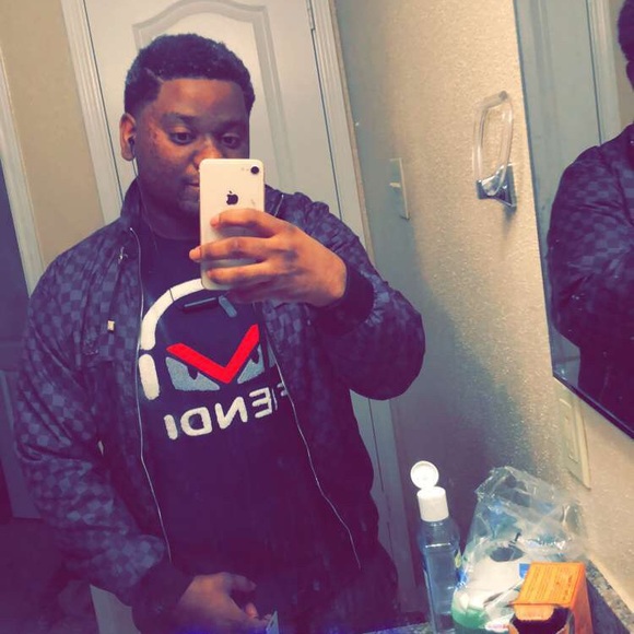 Profile Picture of Derrick Dotson (@derrick_dotson) on Poshmark