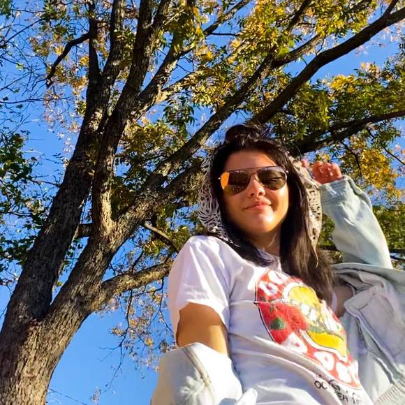 Profile Picture of Paige Radcliff (@paige120900) on Poshmark