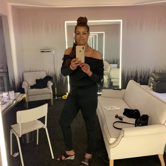 Profile Picture of Robin Smalls (@robinsmalls12) on Poshmark