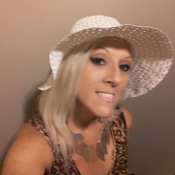 Profile Picture of Jenanne Alexander (@datsupergirlno) on Poshmark