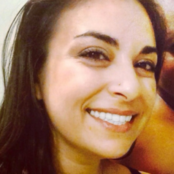 Profile Picture of Alexis Alexakos (@salexisalexakos) on Poshmark