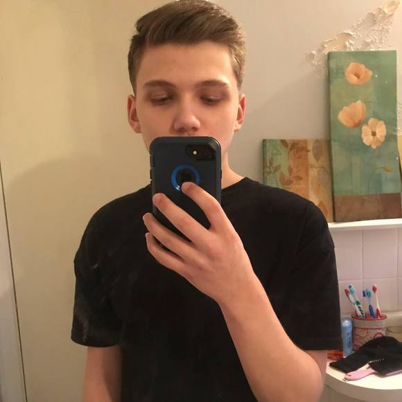 Profile Picture of Joshua Haskins (@joshisabeast) on Poshmark