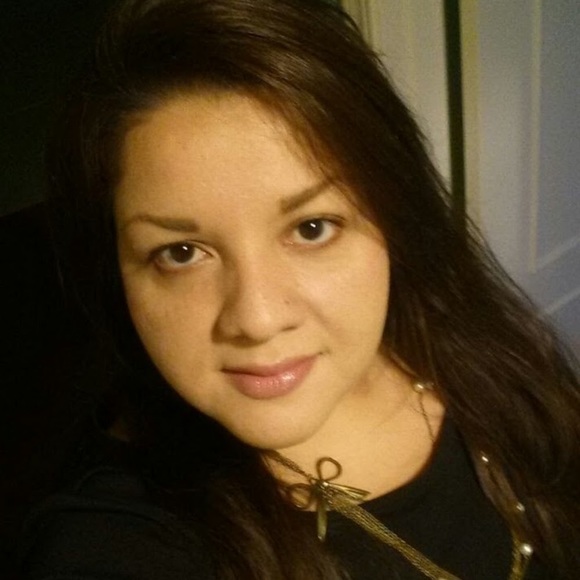 Profile Picture of Juliana Miranda (@juliana_miranda) on Poshmark