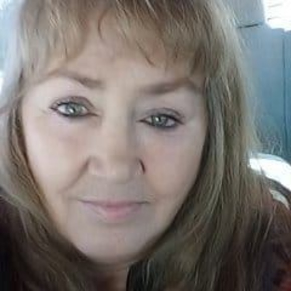 Profile Picture of Tracy horsley kneeves Kneeves (@tkneeves) on Poshmark