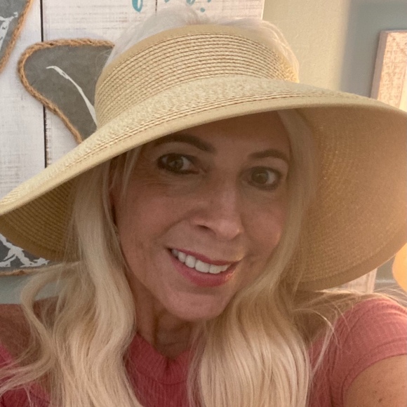 Christine Skorec - Poshmark Profile Picture of Christine Skorec (@1christine1811) on Poshmark