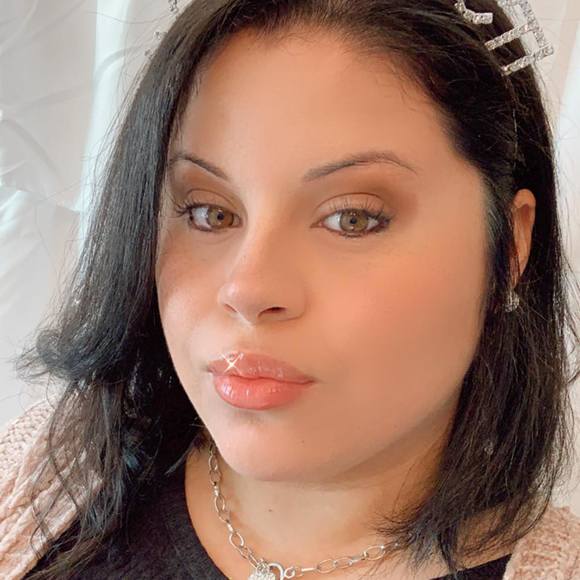 Profile Picture of Christina Santiago (@tina0889) on Poshmark