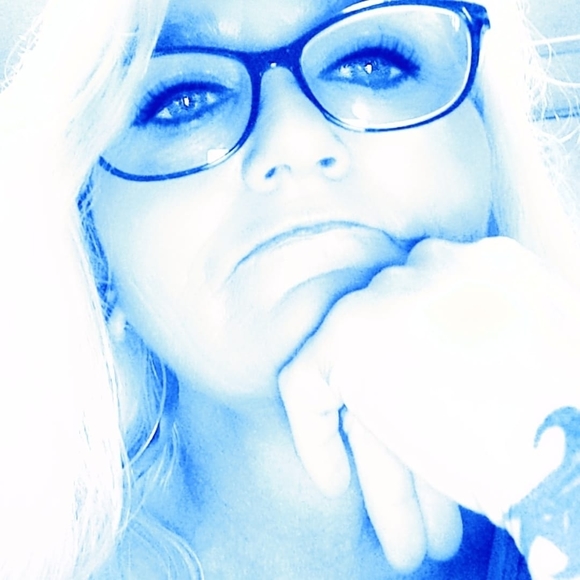 Profile Picture of Lena Sjurset (@lenasjurset) on Poshmark