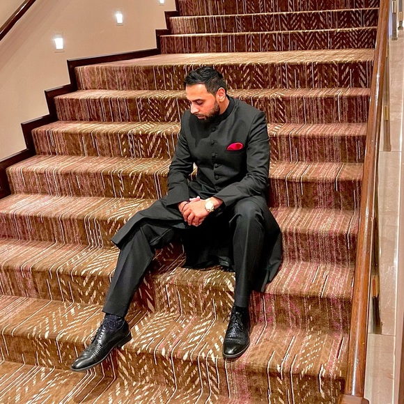 Profile Picture of Raza Mohsin (@razamohsin) on Poshmark