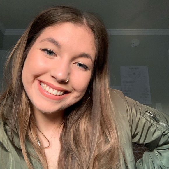 Profile Picture of Sabia Filiaci (@sabsfil) on Poshmark