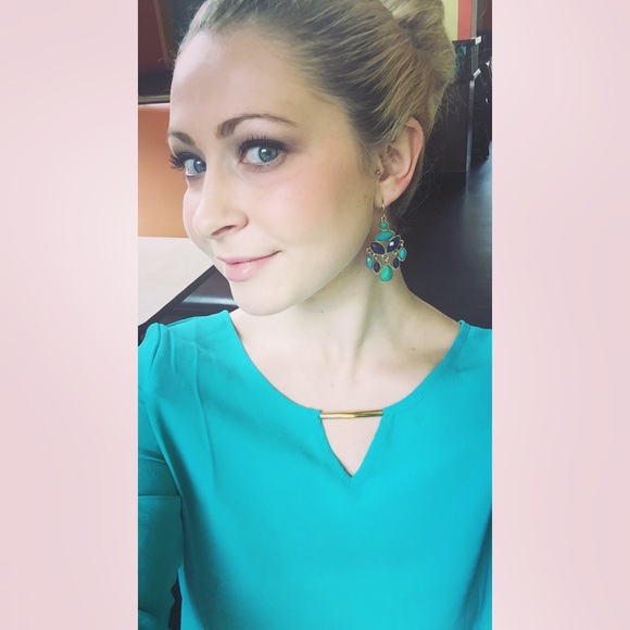 Profile Picture of Marie Mikuleza (@mariemikukeza) on Poshmark