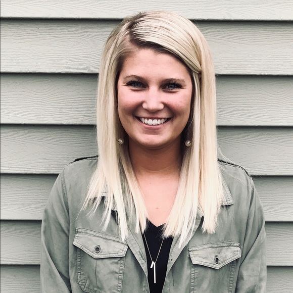 Profile Picture of Haley Stahl (@stahl7) on Poshmark