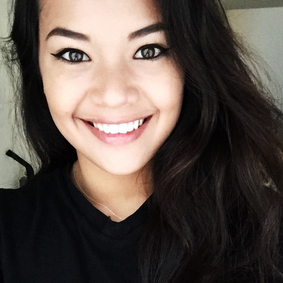Profile Picture of Sarah ✨ Heckathorn (@sarahheckathorn) on Poshmark