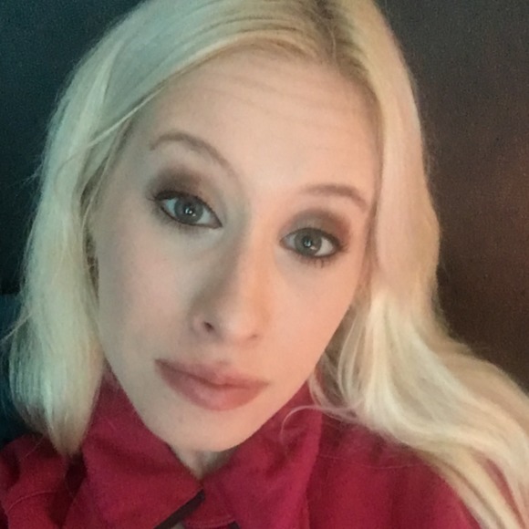 Profile Picture of Lisa Tonnar (@lcm017) on Poshmark