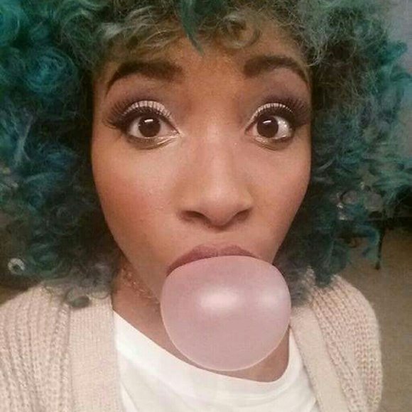 Profile Picture of Jasmine Toliver (@vellouria232) on Poshmark