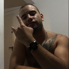 Profile Picture of César Quintero (@cemaquinver) on Pinterest