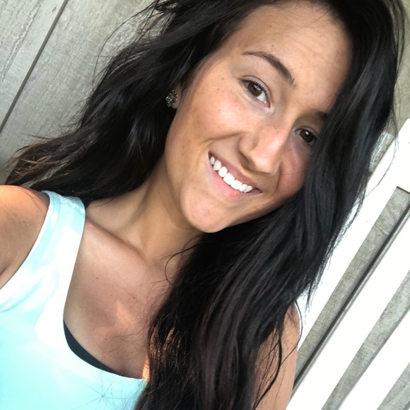 Profile Picture of Miranda Day (@1995dayguns) on Poshmark