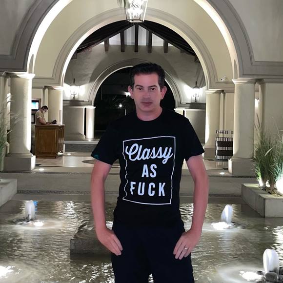 Profile Picture of Alex Schechter (@taskmasterlv) on Poshmark