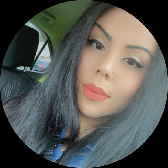 Profile Picture of Natasha Hernandez (@natashamia25) on Poshmark