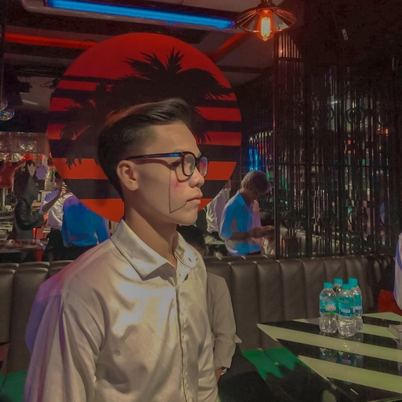 Profile Picture of Vĩnhh Vĩnhh (@05052001vinh) on Poshmark