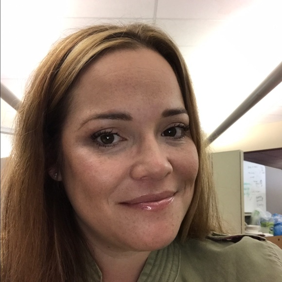 Profile Picture of Allison Alessandro (@allialessandro) on Poshmark