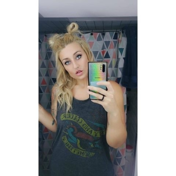Profile Picture of Kendra Tyler (@kendratyler805) on Poshmark