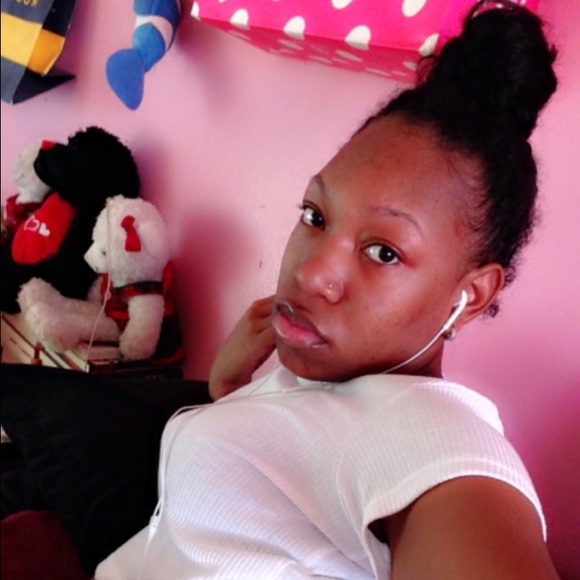 Profile Picture of Cheyenne Hemphill (@cheyennehemp_) on Poshmark