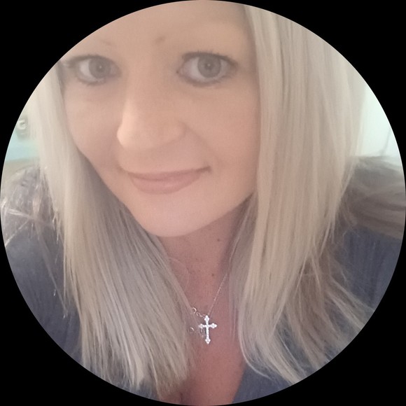 Profile Picture of Michelle Bobbitt (@twenty77) on Poshmark