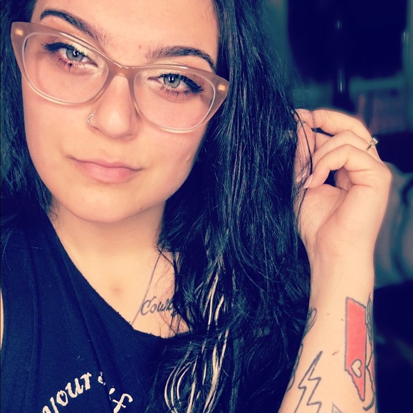 Profile Picture of Maggie Stayer (@maggieray13) on Poshmark