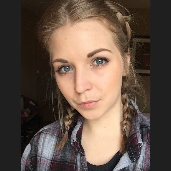 Talor Carder - Poshmark Profile Picture of Talor Carder (@tayraecar) on Poshmark