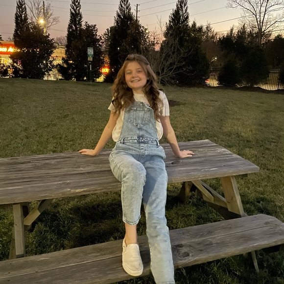 Profile Picture of Carly Pace (@carlylainepace) on Poshmark