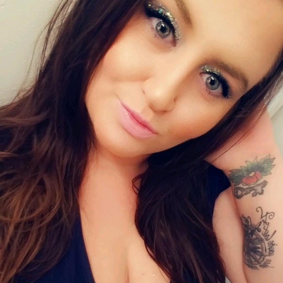 Profile Picture of Tiffanie Julin (@tiffaniejulin) on Poshmark