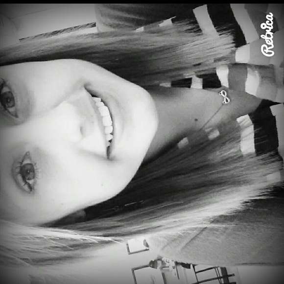 Profile Picture of Autumn Gibbs (@autumn_alexis16) on Poshmark