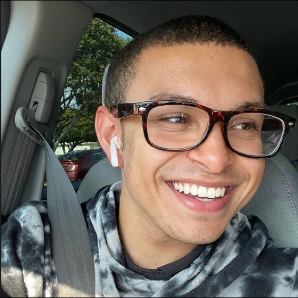 Profile Picture of Aristide Reinoso (@aristidereinoso) on Poshmark