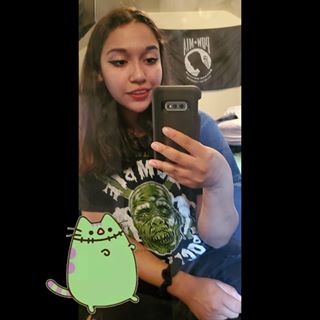 Profile Picture of Sabrina Burger (Nina) (@one.single.chicken.nugget) on Facebook