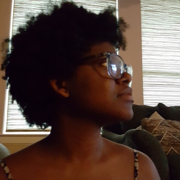 Profile Picture of Larae Scott (@laposhscott) on Poshmark