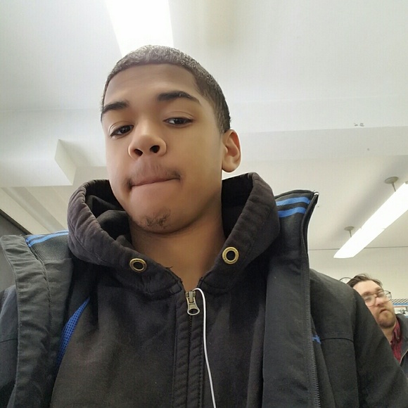 Profile Picture of Samuel Walters (@samwlt) on Poshmark