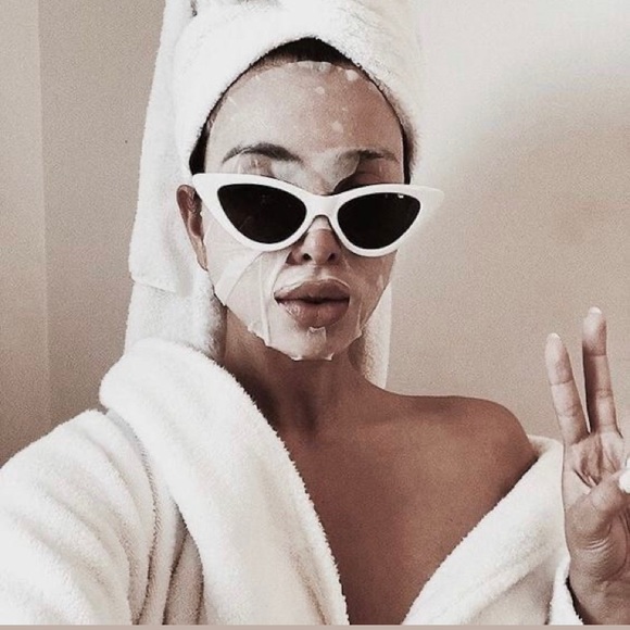 Profile Picture of Lily Roberts (@lilyroberts354) on Poshmark