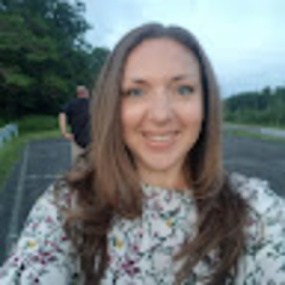 Profile Picture of Sarah Dobeck (@sarahdobeck) on Poshmark