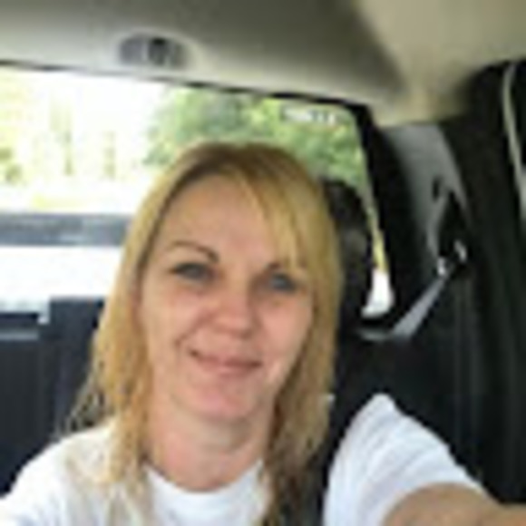Profile Picture of Stephanie Sharp (@stephsharp1983) on Poshmark
