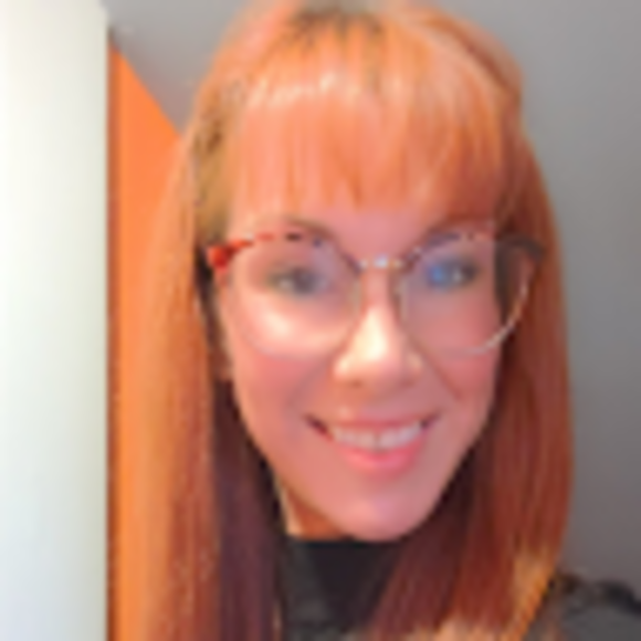 Profile Picture of Vicki Andrews (@vandrews1207) on Poshmark