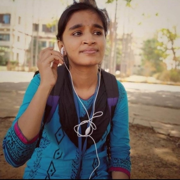 Profile Picture of Sandhya Raju (@sandhya_raju01) on Poshmark