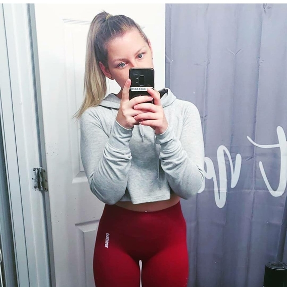 Profile Picture of Fallon Klecak (@fklecak) on Poshmark