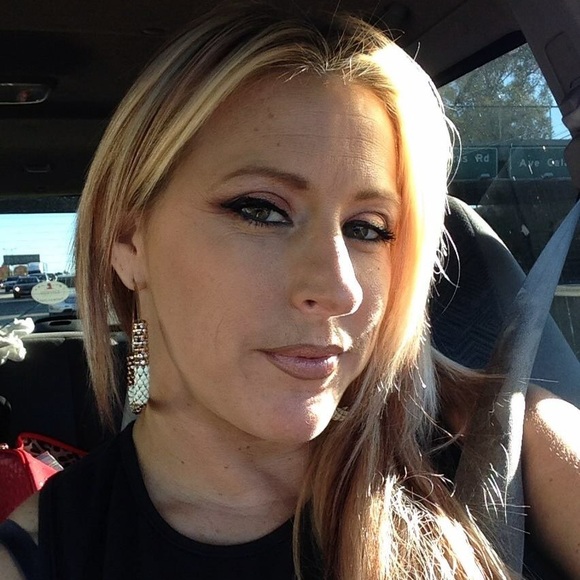 Shannon Pagard - Poshmark Profile Picture of Shannon Pagard (@shannonpagard) on Poshmark