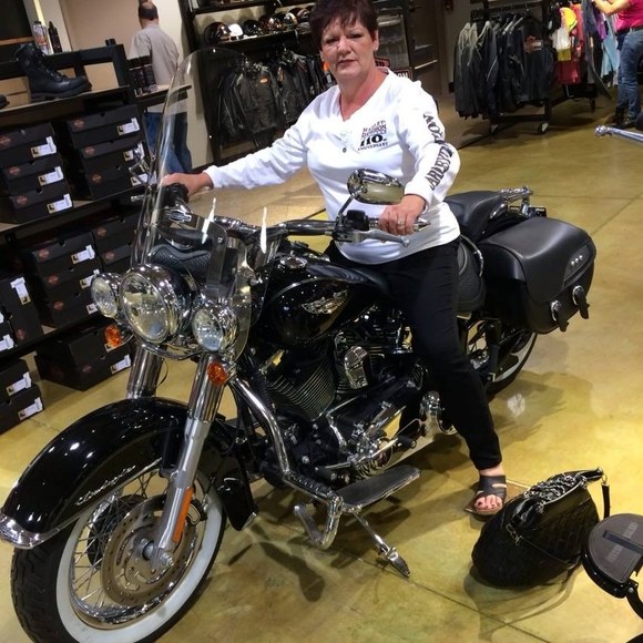 Profile Picture of Tari Ramic (@ramictari) on Poshmark