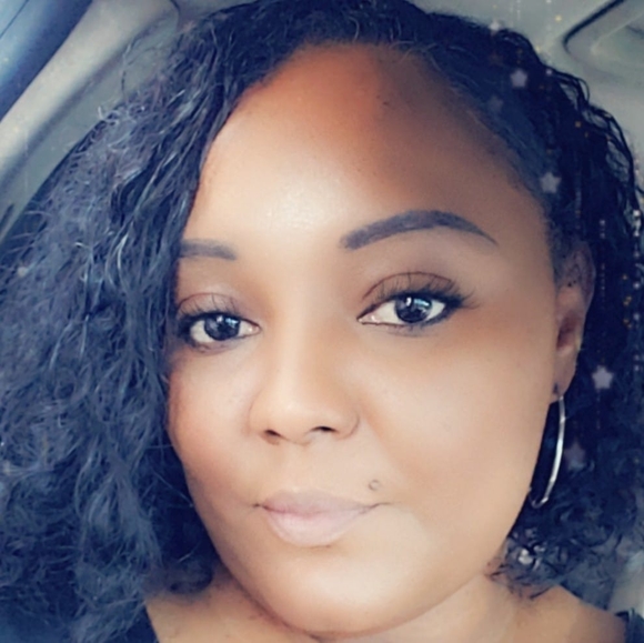 Profile Picture of Eileen Bradley (@luvdahaters) on Poshmark