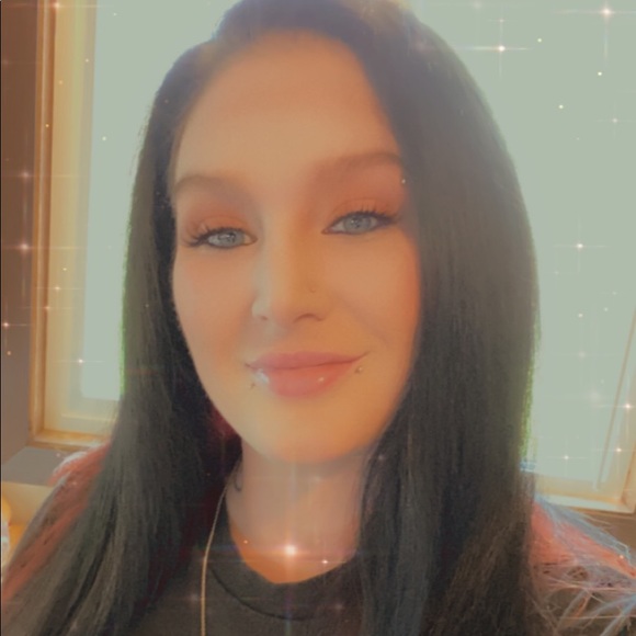 Profile Picture of Crystal Spangler (@cfblewis22) on Poshmark